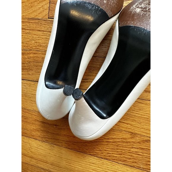 Vintage Stuart Weitzman White almond toe pumps - Picture 8 of 9